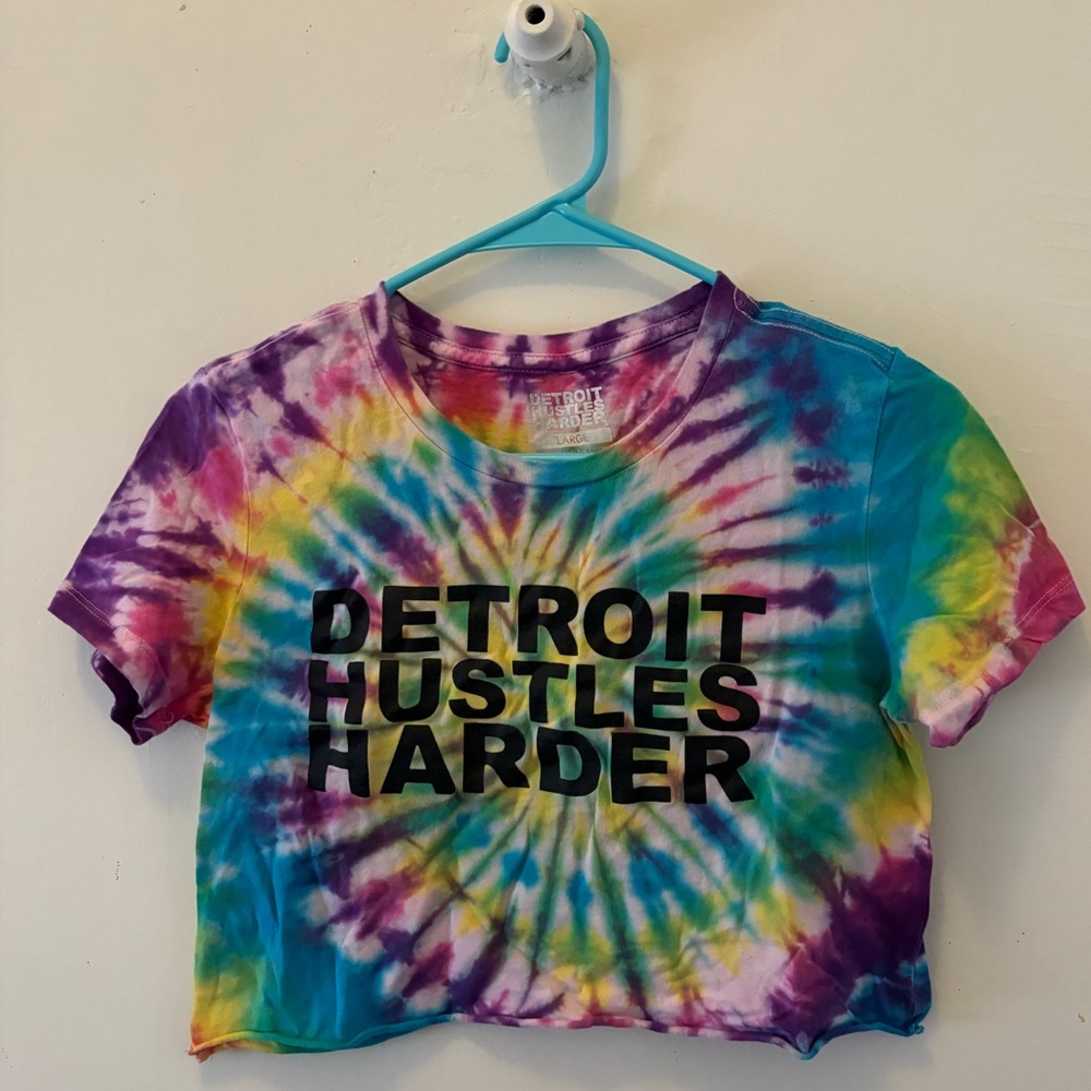 Detroit Hustles Harder Cropped Tie Dye T-Shirt
